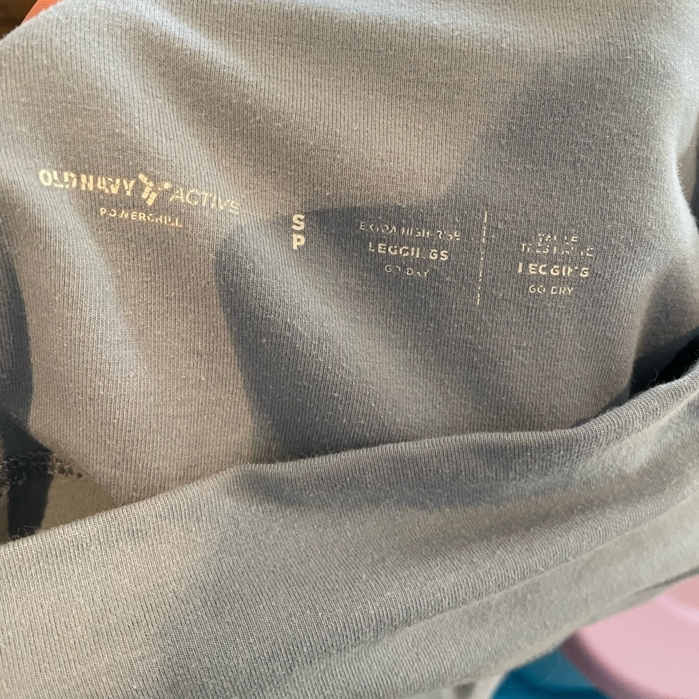 OLD NAVY active leggings - Picture 2 of 5
